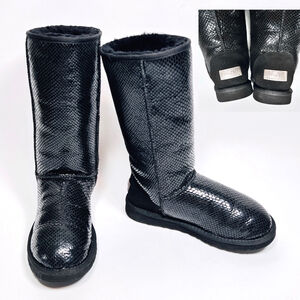 UGG Australia Womans Boots Tall Black Textured W6 Winter Boots